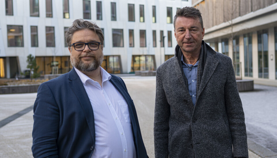 Bård Hjelmen y Arne Sekkingstad están trabajando con unas diez personas más para implementar todos los planes regulatorios y permisos para las instalaciones para el salmón de montaña.